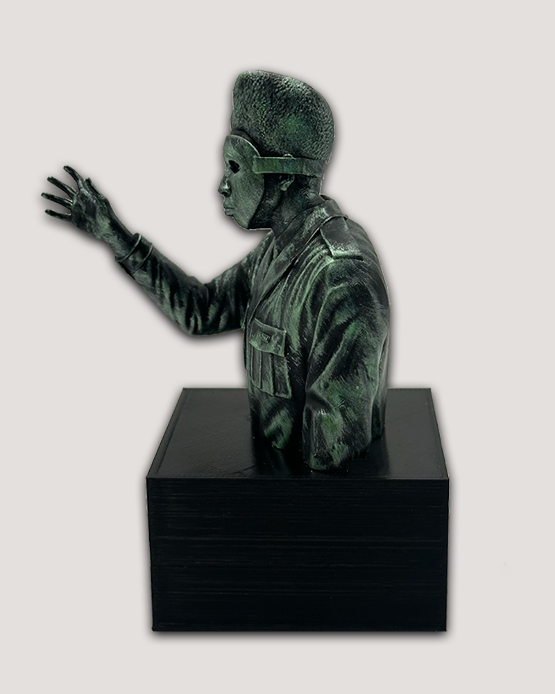 CHROMA STATUE
